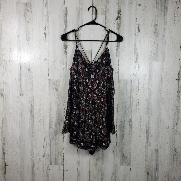 Kendall and Kylie cold shoulder strappy romper women's size small - Picture 1 of 15